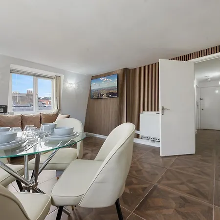 Stylish 2 Bedroom In The Heart Of Soho Gs5 Apartment London