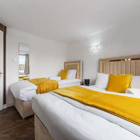 Stylish 2 Bedroom In The Heart Of Soho Gs5 London