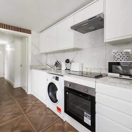 Stylish 2 Bedroom In The Heart Of Soho Gs5 London