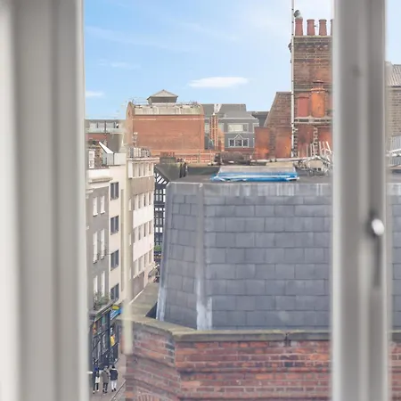 Stylish 2 Bedroom In The Heart Of Soho Gs5 London