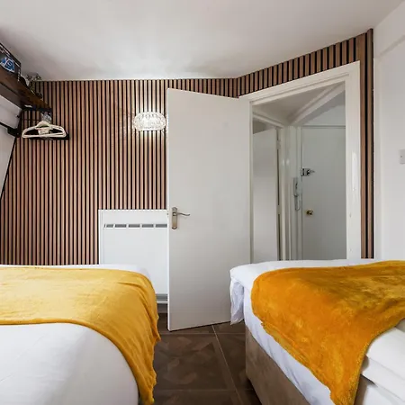 Stylish 2 Bedroom In The Heart Of Soho Gs5 * London