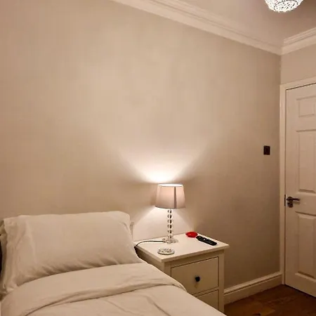 Cosy Single Bed In Morden London Homestay Morden (Greater London)