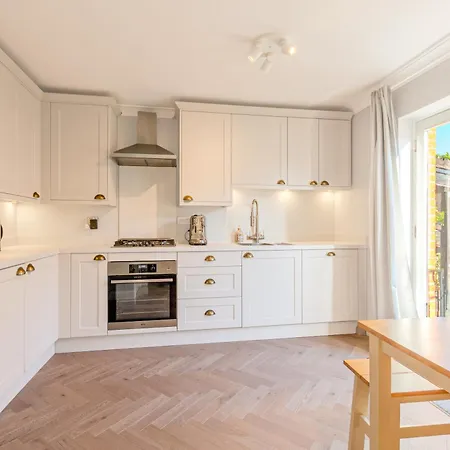 4br 4-floor House, W Patio, 10 Min Wapping Station London