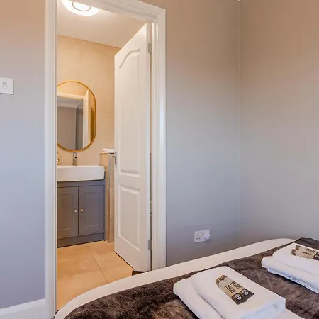 4br 4-floor House, W Patio, 10 Min Wapping Station * London