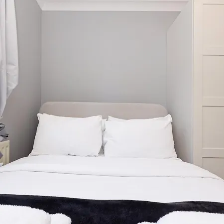 4br 4-floor House, W Patio, 10 Min Wapping Station London