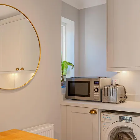 Lejlighed 4br 4-floor House, W Patio, 10 Min Wapping Station