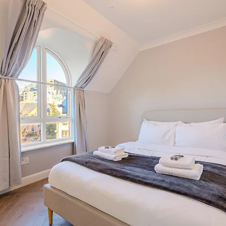 Lejlighed 4br 4-floor House, W Patio, 10 Min Wapping Station *