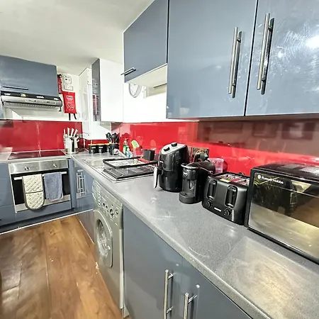 Cozy Modern In The Heart Of London