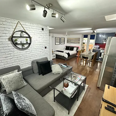 Cozy Modern In The Heart Of Holiday home