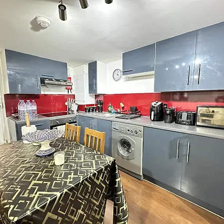 Holiday home Cozy Modern In The Heart Of