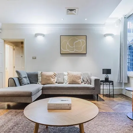 In Mayfer Apartment London