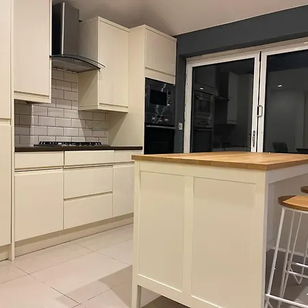 Hanwell Blue Rose * Greenford (Greater London)