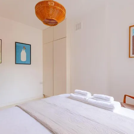 Apartment Redesigned 1bd Victorian Coach House Dalston *