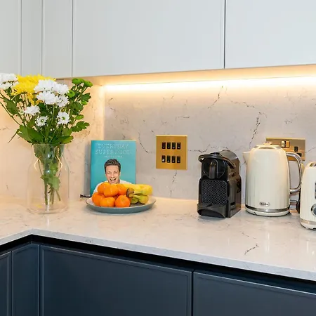 Apartment Lavish 2 Bedroom Flat With Private Balcony In Clerkenwell, Barbican *