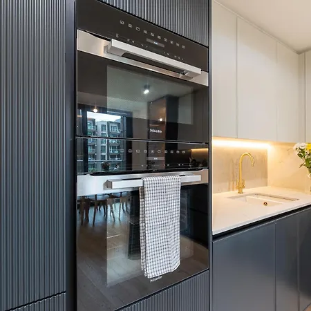 Lavish 2 Bedroom Flat With Private Balcony In Clerkenwell, Barbican