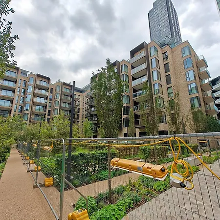 Lavish 2 Bedroom Flat With Private Balcony In Clerkenwell, Barbican *