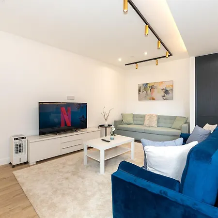Lavish 2 Bedroom Flat With Private Balcony In Clerkenwell, Barbican * London