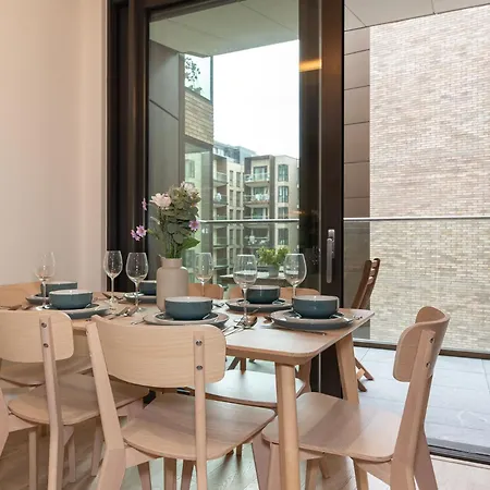 Lavish 2 Bedroom Flat With Private Balcony In Clerkenwell, Barbican *