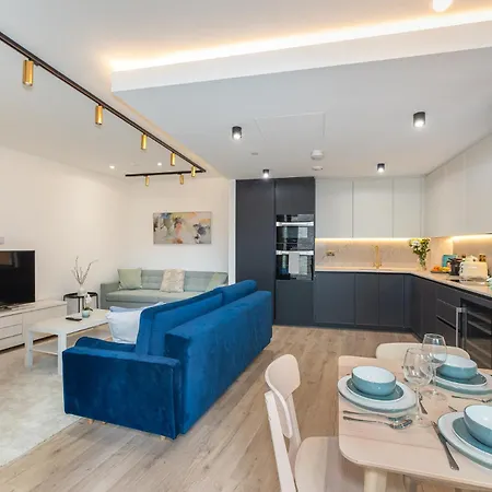 Lavish 2 Bedroom Flat With Private Balcony In Clerkenwell, Barbican * London