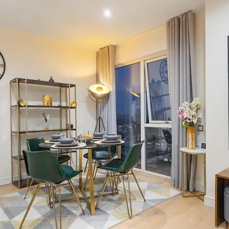 Classy Riverside Flat In Canary Wharf * London
