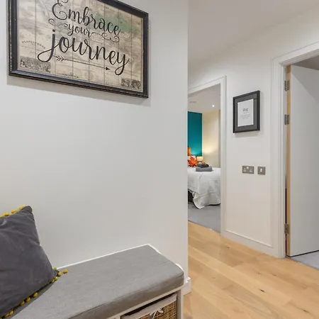 Classy Riverside Flat In Canary Wharf * London