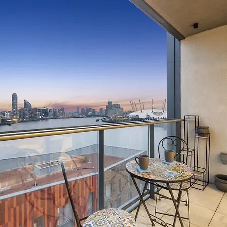 Classy Riverside Flat In Canary Wharf *