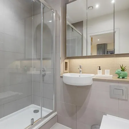 Apartment Classy Riverside Flat In Canary Wharf London