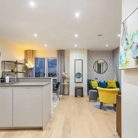 Classy Riverside Flat In Canary Wharf Apartment London