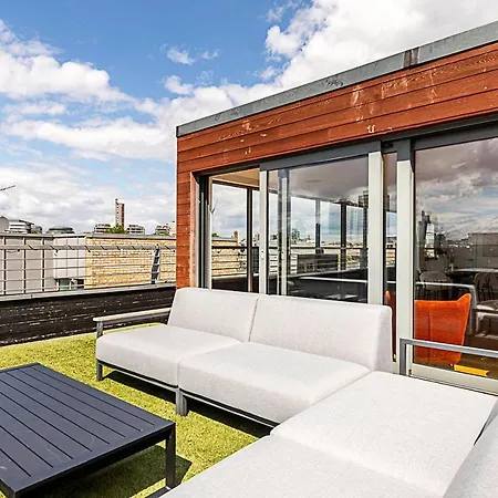 Apartment Modern Haven With Terrace View & Urban Charm London