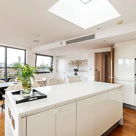 Modern Haven With Terrace View & Urban Charm Apartment