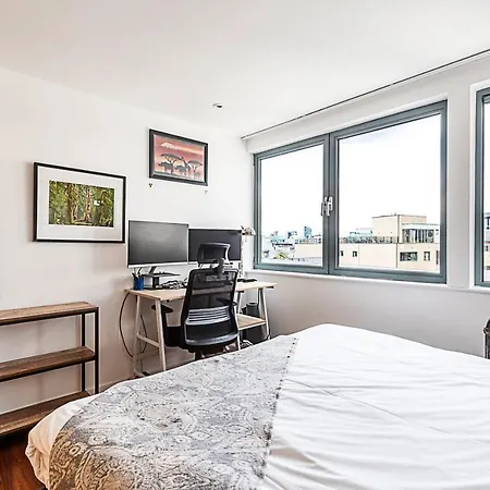 Modern Haven With Terrace View & Urban Charm Apartment