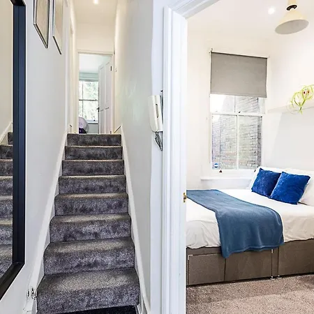 Stylish Hideaway Flat At Milton Park Highgate London