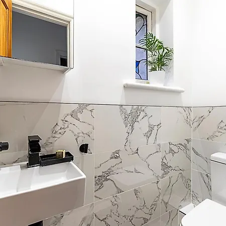 Stylish Hideaway Flat At Milton Park Highgate Apartment
