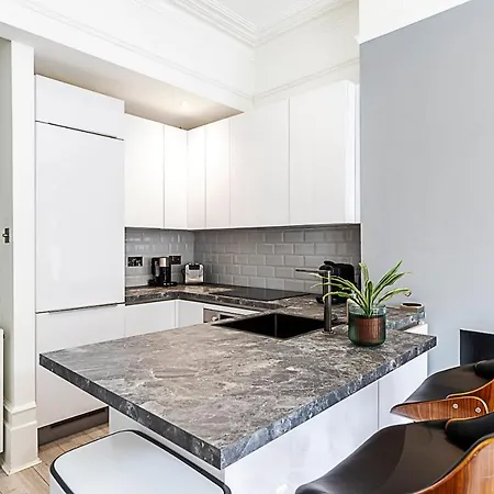 Apartment Stylish Hideaway Flat At Milton Park Highgate