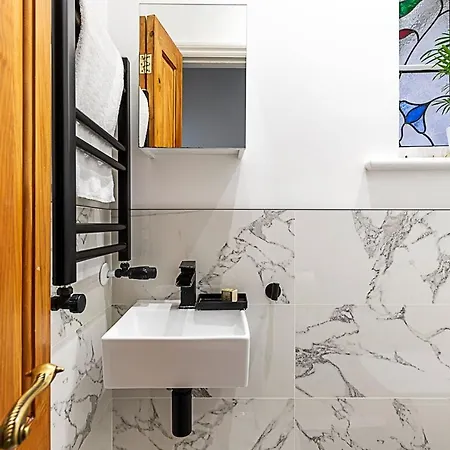 Stylish Hideaway Flat At Milton Park Highgate Apartment *