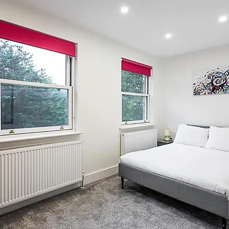 St Johns Hill Penthouse Apartment *