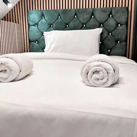 G Eighty Four Aparthotel London