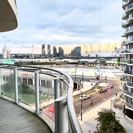 Excel Cosy With Balcony & River View Close To O2 Arena, Cable Car, Hall Apartment
