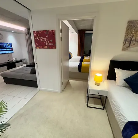 Apartment Excel Cosy With Balcony & River View Close To O2 Arena, Cable Car, Hall