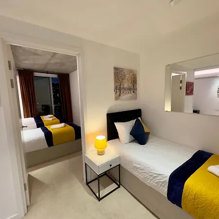 Excel Cosy With Balcony & River View Close To O2 Arena, Cable Car, Hall Apartment London