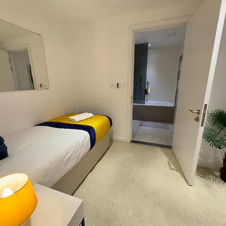 Excel Cosy With Balcony & River View Close To O2 Arena, Cable Car, Hall London