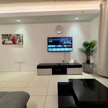 Apartment Excel Cosy With Balcony & River View Close To O2 Arena, Cable Car, Hall *