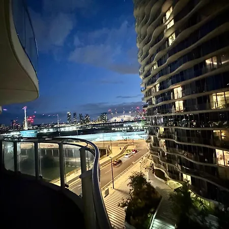 Excel Cosy With Balcony & River View Close To O2 Arena, Cable Car, Hall Apartment London
