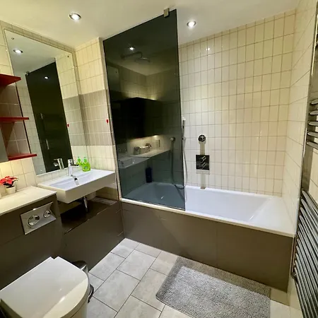 Excel Cosy With Balcony & River View Close To O2 Arena, Cable Car, Hall *