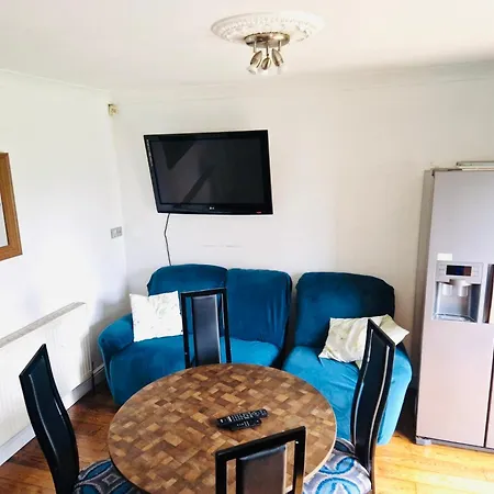 Holiday home Lovely 4 Bed House With Patio & Bbq