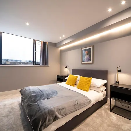 Palmer - Elephant & Castle London