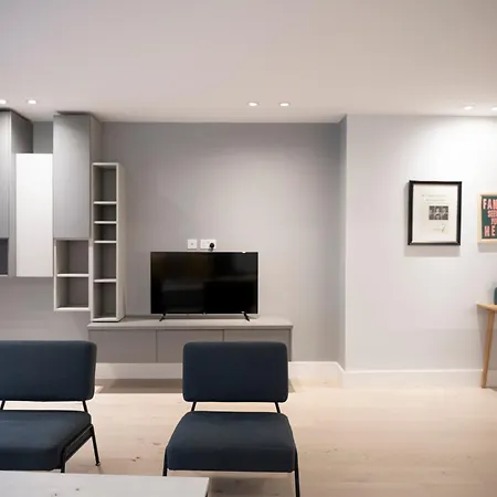 Palmer - Elephant & Castle Apartment *