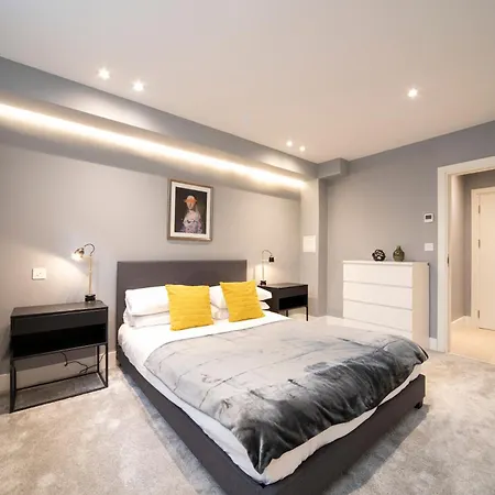 Palmer - Elephant & Castle Apartment *