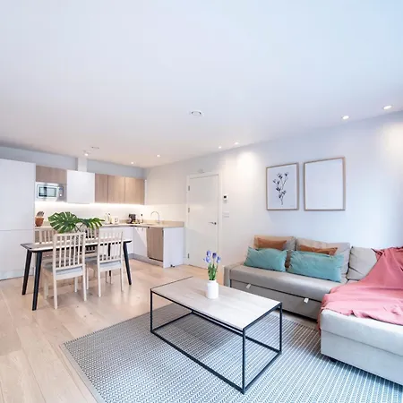 Palmer - Elephant & Castle * London