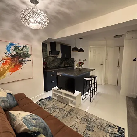 Newly Renovated Modern In West Kensington London